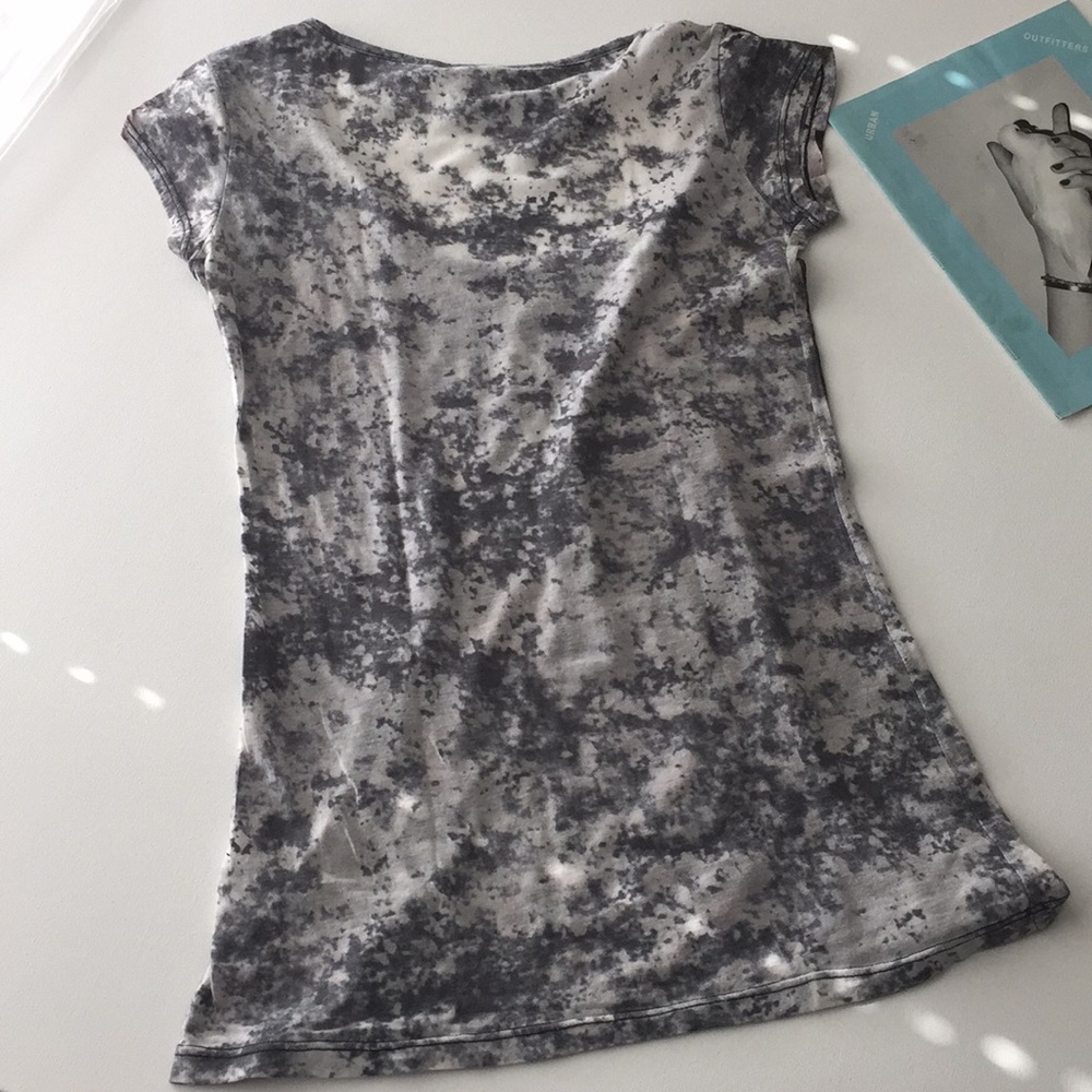 CHARLOTTE RUSSE soft-feel tee - Picture 3 of 8